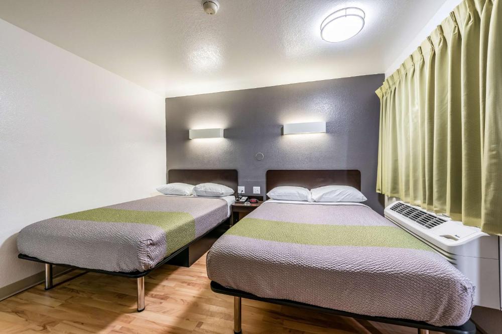 Deluxe Quadruple Room - Non-Smoking interior